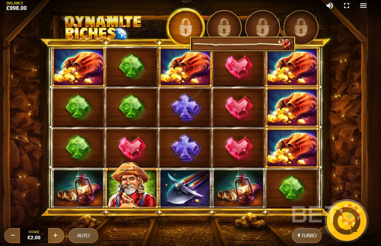 Dynamite Riches are simboluri bijuterii prețioase, monede de aur și simboluri de miner în acest joc ca la aparate.