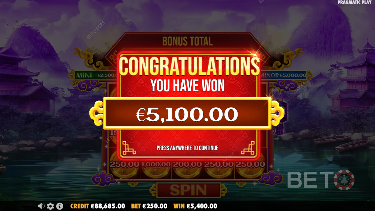 Câștigă 10.000x pariul tău în jocul ca la aparate video Chests of Cai Shen!
