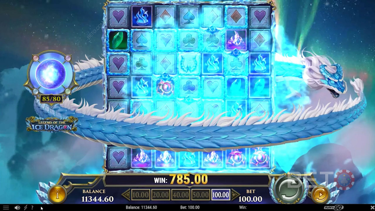 Declanșează Dragon Blast prin colectarea a 80 de simboluri câștigătoare în jocul ca la aparate Legend of the Ice Dragon