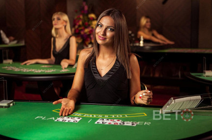 Testează-ți abilitățile într-un cazinou de blackjack online. Joacă Blackjack împotriva dealerilor reali.